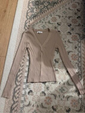 emory park Ribbed V-Neck Long Sleeve Top in Taupe